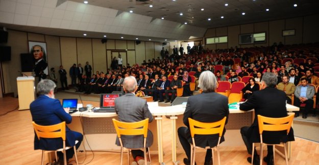 Van'da Selçuklular'dan Günümeze Türk Ermeni ilişkileri paneli