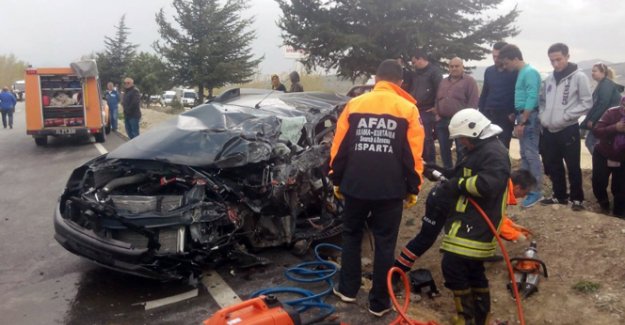 Isparta’da trafik kazası: 1 ölü, 39 yaralı