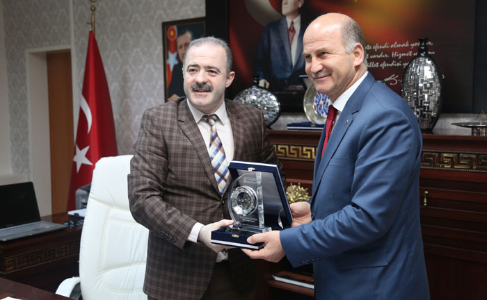 (AK Parti) Bursa İl Başkanı'ndan Tuşba Belediyesi'ne ziyaret