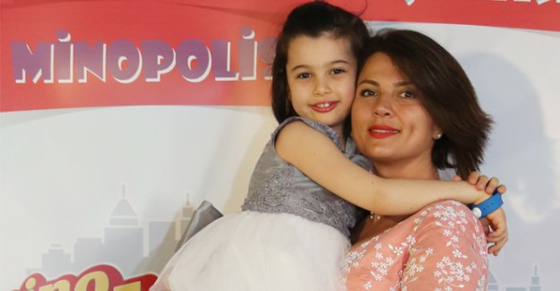 Açelya Akkoyun’un kızı 8 yaşında
