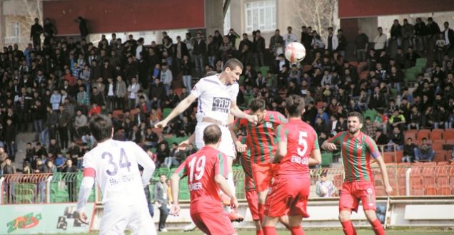 Denizli BŞB Yeni Diyarbakırspor 0-0 3.lig play-off maçının özeti!Denzili'de gol sesi çıkmadı