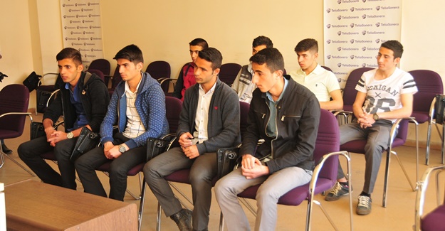 Yüksekovalı öğrencilere yardım desteği - Van Haber