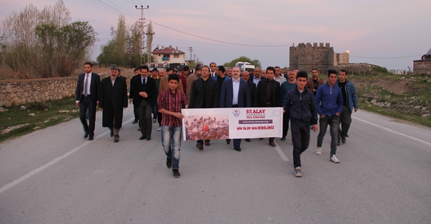 Van'da 57.Alay ve Çanakkale şehitleri için yürüyüş düzenlendi - Van haber