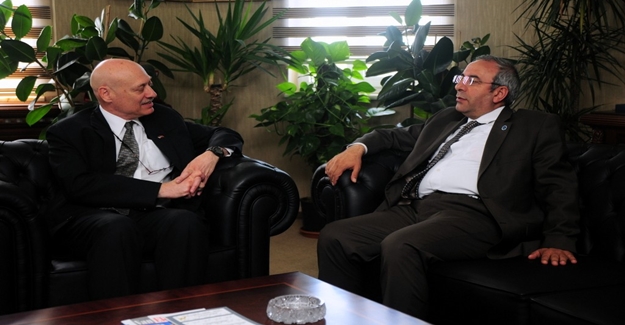 ABD Büyükelçi yardımcısı Mendel Rektör Battal’ı ziyaret etti - Van Haber