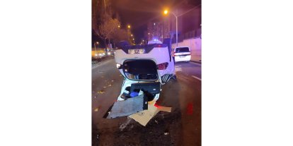 Hafif Ticari Araçla Çarpışan Otomobil Takla Attı: 3 Yaralı