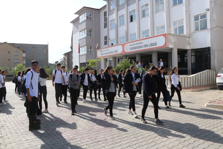 Yüksekova'da Başka Okulun Binasında Eğitim Gören Fen Lisesi Öğrencilerinden Bakan Tekin’e Mektup