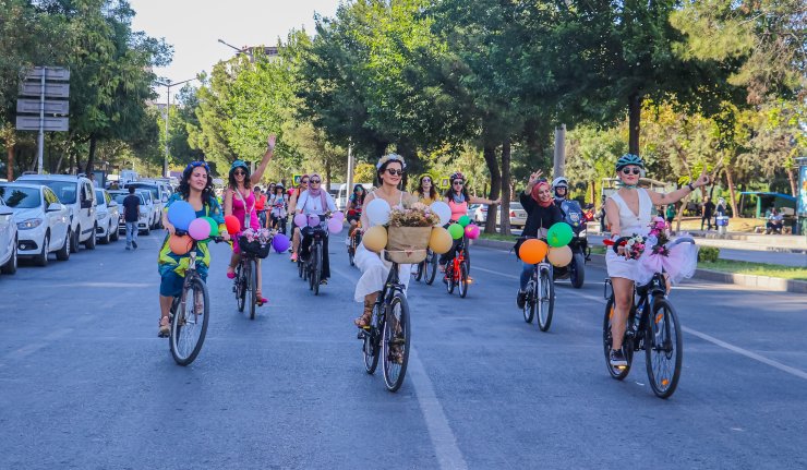 Diyarbakır, Elazığ Ve Batman’da ‘Süslü Kadınlar Bisiklet Turu’