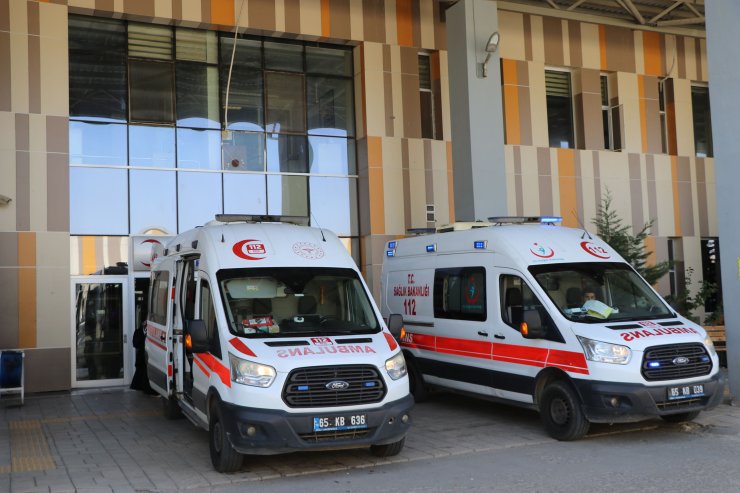Van'da Göçmenlerin Taşındığı Midibüs Kaza Yaptı: 5 Ölü, 21 Yaralı (2)