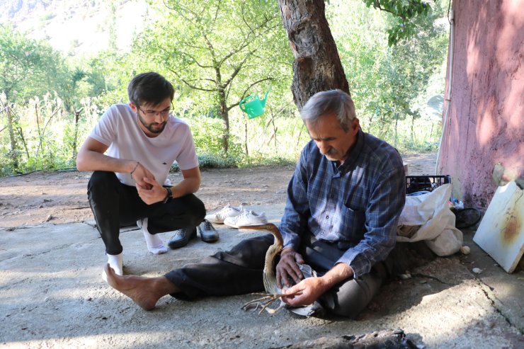 Yaralı Bulduğu Balaban Kuşunun Tedavisini Yapıp, Milli Parklar'a Teslim Etti
