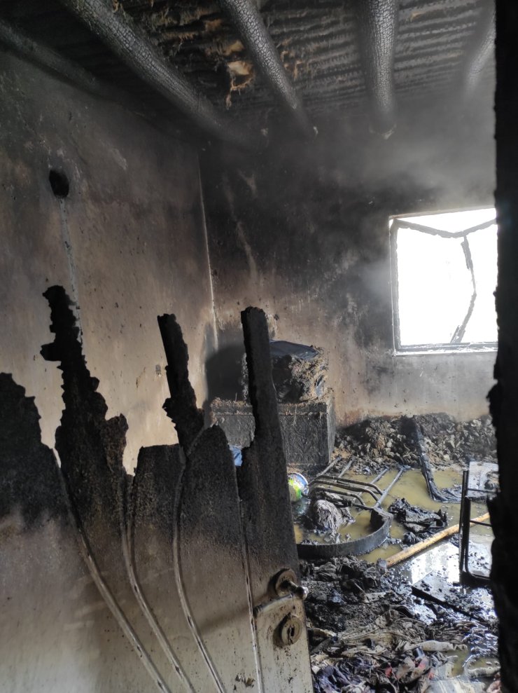 Hakkari'de Köy Evi Yandı