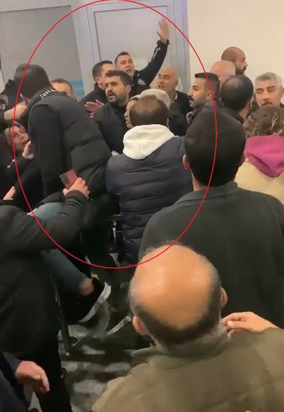 Diyarbakır Havalimanı'nda 'Karşılama' Arbedesi