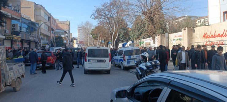 Diyarbakır’da Silahlı Kavgada 2’si Yoldan Geçen 3 Yaralı; Biri Spor Kulübü Başkanı